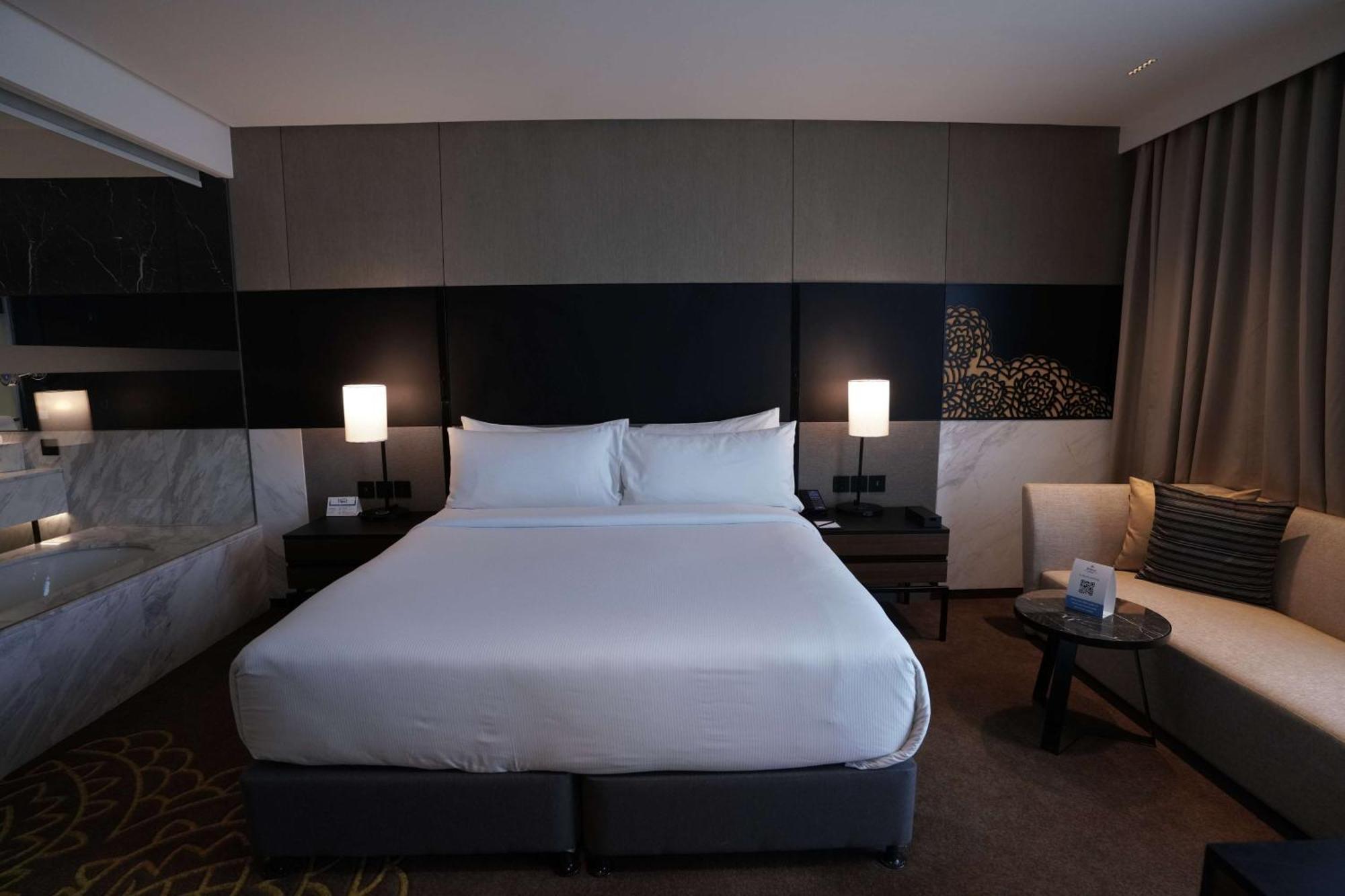 מלון Hilton Bengaluru Embassy Manyata Business Park מראה חיצוני תמונה