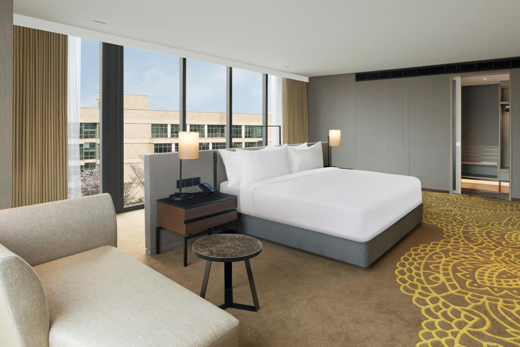 מלון Hilton Bengaluru Embassy Manyata Business Park מראה חיצוני תמונה